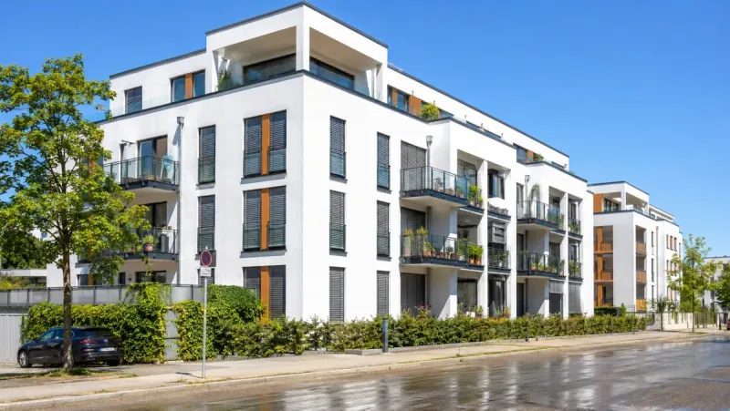 Hitzeschutz im Mehrfamilienhaus