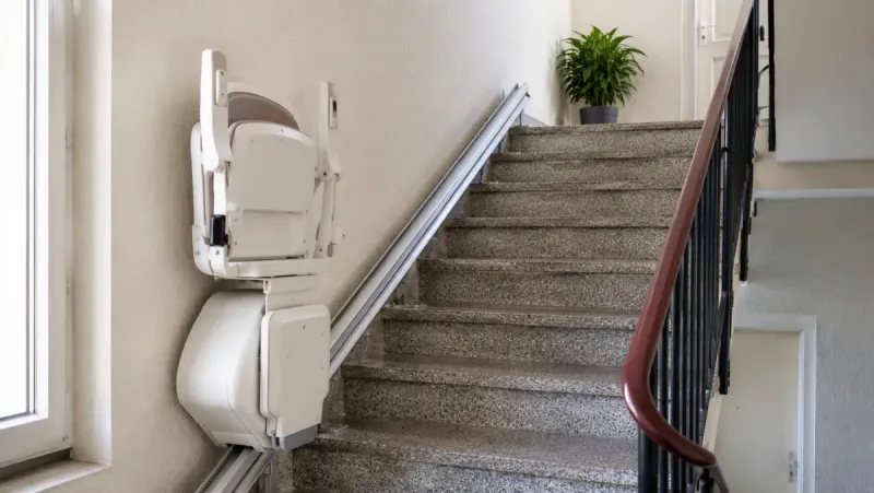 Treppenlift im Mehrfamilienhaus